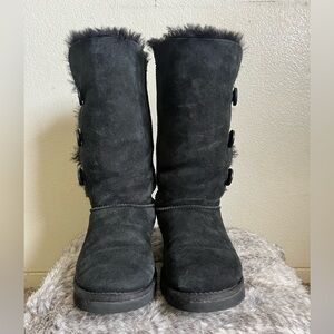UGG Bailey Button Triplet suede fur lined boots. Size 9